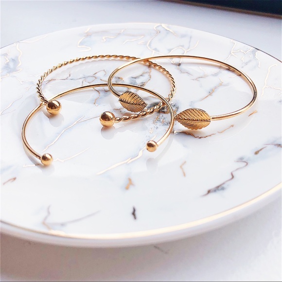 Gold Minimal Style Arrow Bracelet Set - Picture 2 of 4